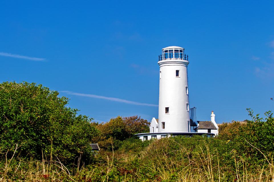 Portland Bill. Der alte Turm, welcher heute als Observatorium zur Vogelbeobachtung eingesetzt wird.